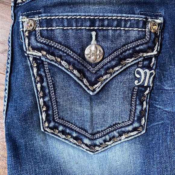 Barely worn miss me jeans! - Picture 4 of 5